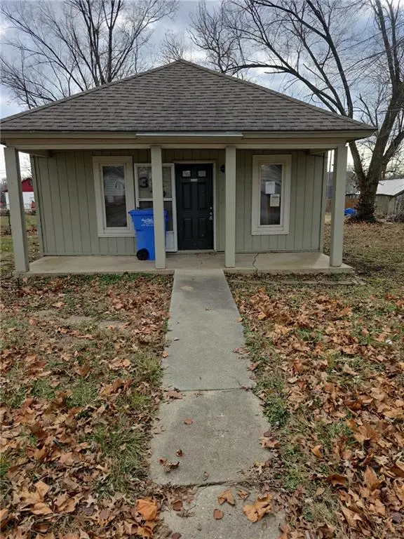 316 E 5th Street, Tonganoxie, KS 66086