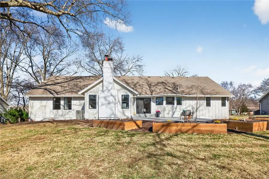 4405 W 93rd Street, Prairie Village, KS 66207 - #3