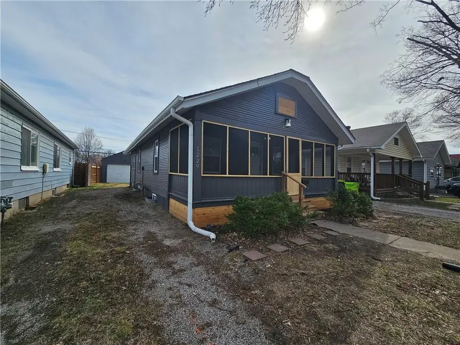 1229 E 24th Avenue, North Kansas City, MO 64116 - #2