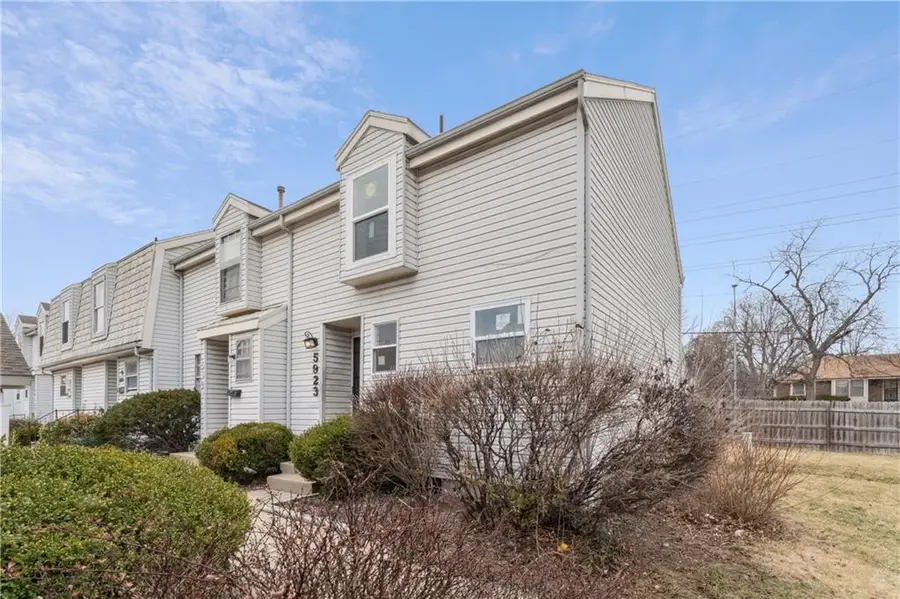 5923 Ridgeway Avenue, Kansas City, MO 64133 - #3