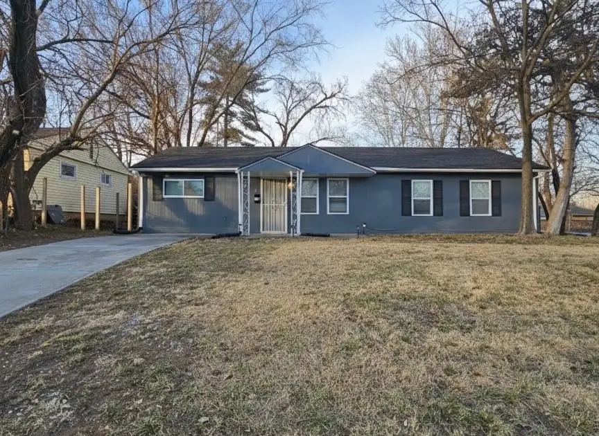 4818 E 45th Street, Kansas City, MO 64130 - #1