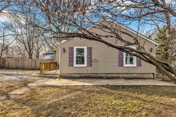 1124 S Haden Street, Independence, MO 64050