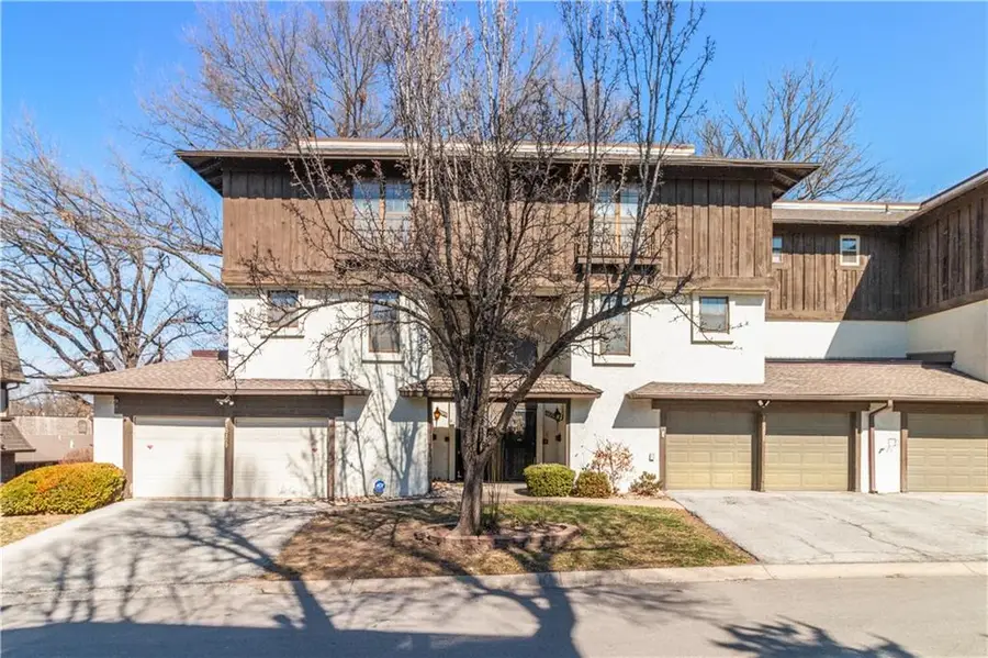 10209 Cedarbrooke Lane, Kansas City, MO 64131 - #2