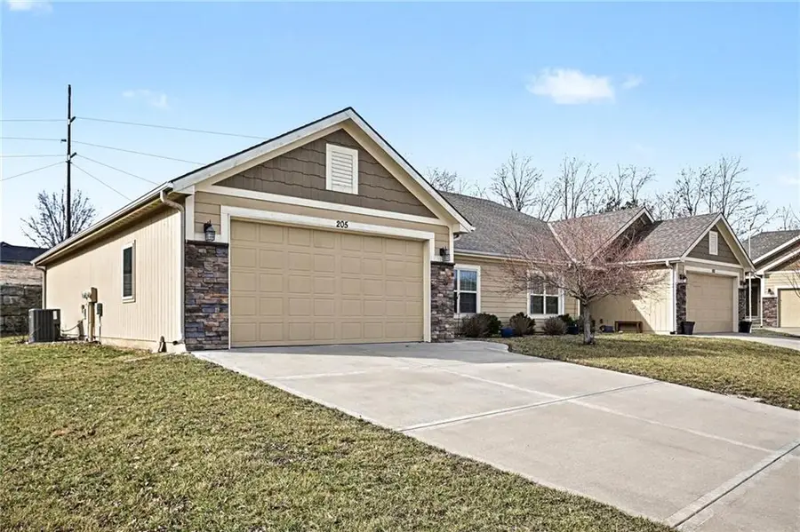 205 Ashmont Drive, Smithville, MO 64089 - #3