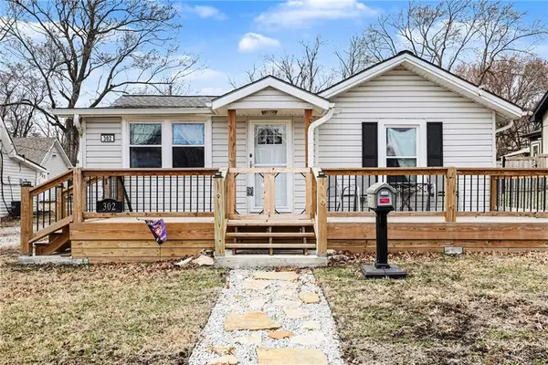 302 NE Green Street, Lee's Summit, MO 64063