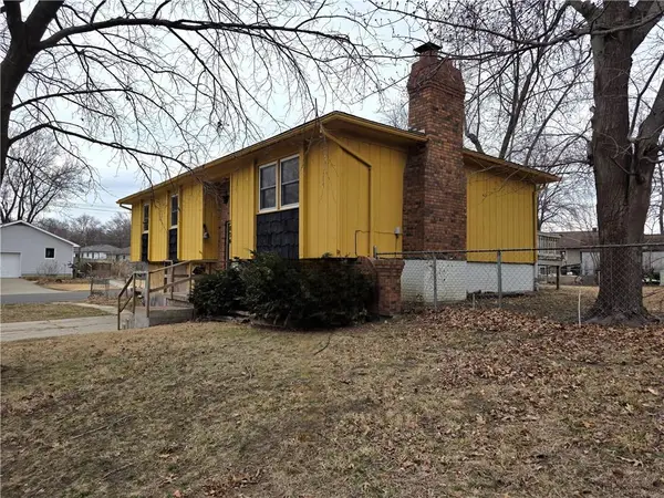 1804 S Benton Avenue, Marshall, MO 65340