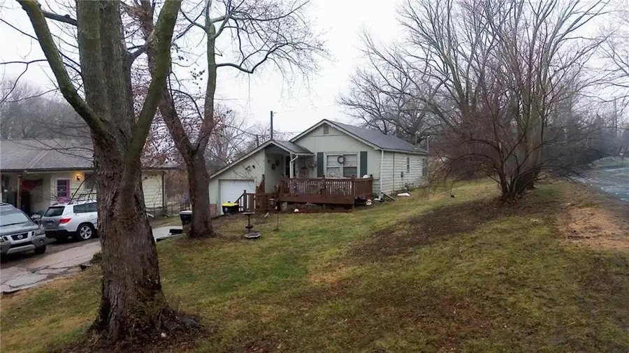 3734 Ditzler Avenue, Kansas City, MO 64133 - #3