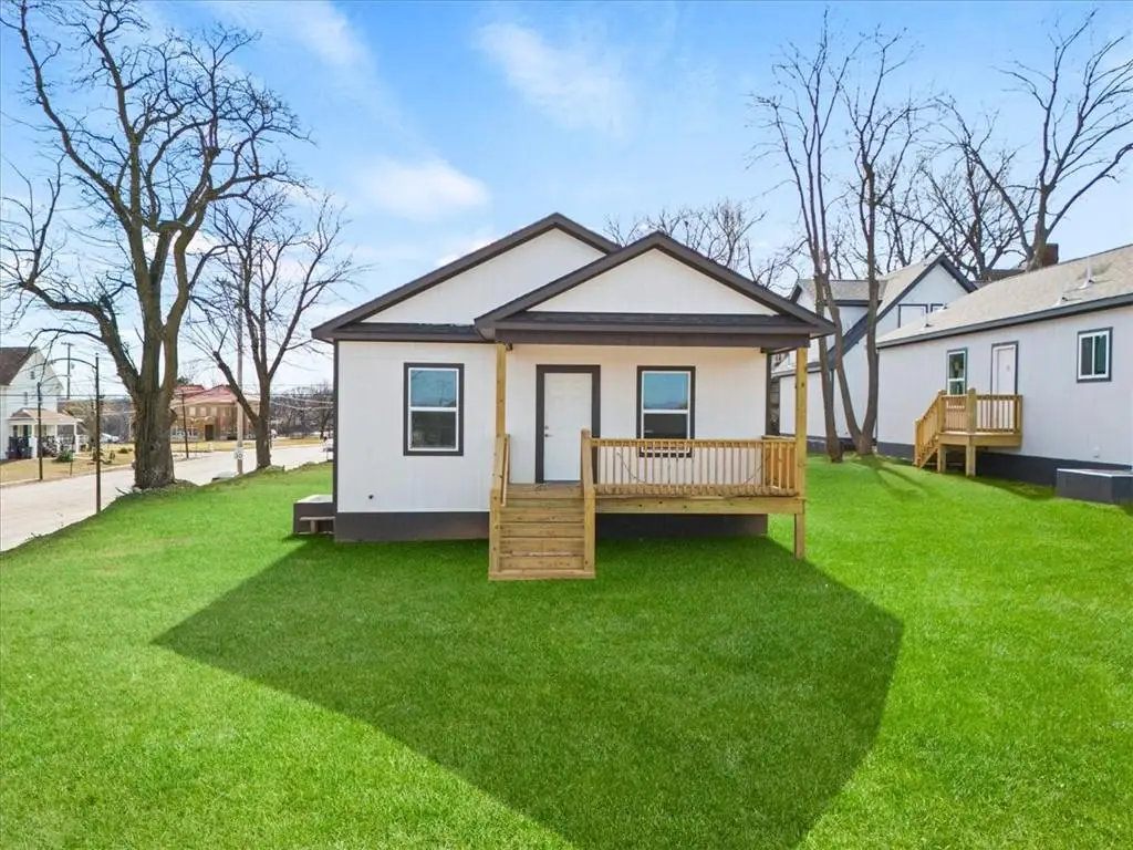 810 N 10th Street, Kansas City, KS 66102 - #1