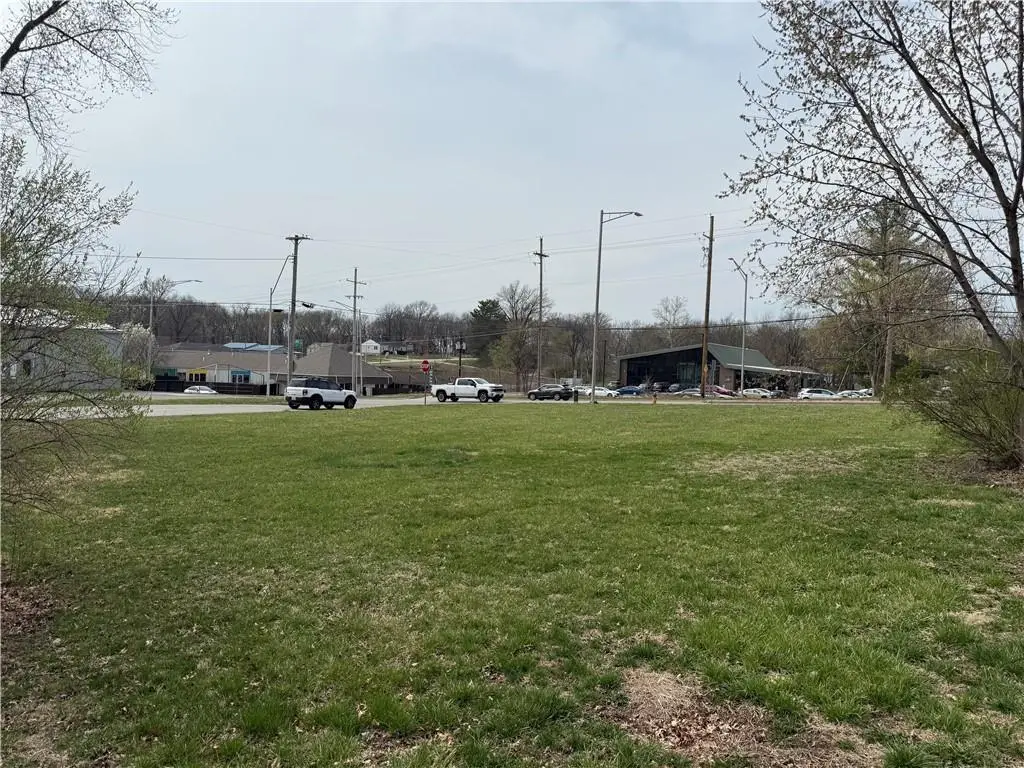 8701 N Oak Trafficway, Kansas City, MO 64155 - #1