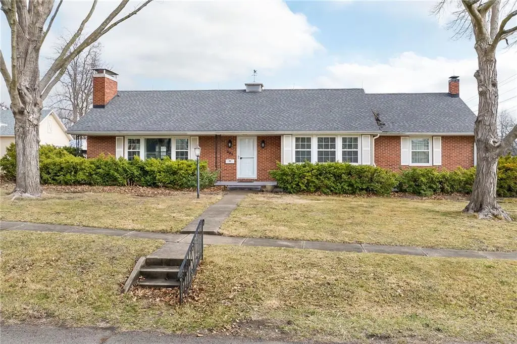 301 N 5th Street, Savannah, MO 64485 - #1