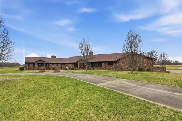 1055 S 200th Street, Pittsburg, KS 66762