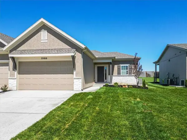 24980 W 94th Place, Lenexa, KS 66227