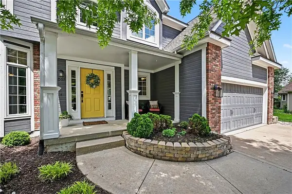1561 Parkside Drive, Liberty, MO 64068