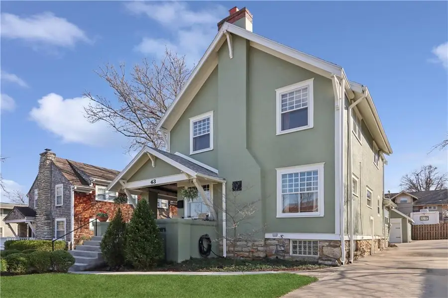 43 E 52nd Street, Kansas City, MO 64112 - #2