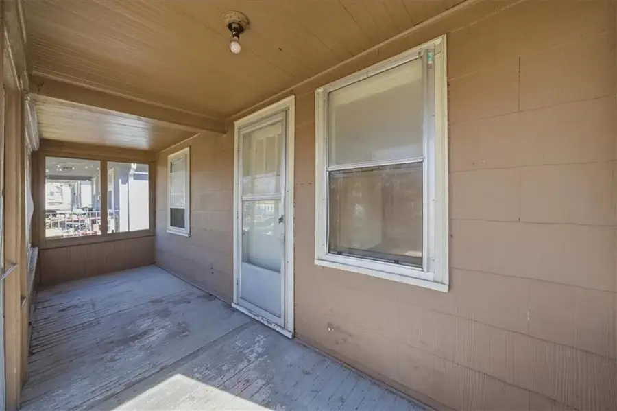 7607 Pennsylvania Avenue, Kansas City, MO 64114 - #3