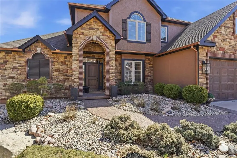 6115 NW Chestnut Court, Parkville, MO 64152 - #2