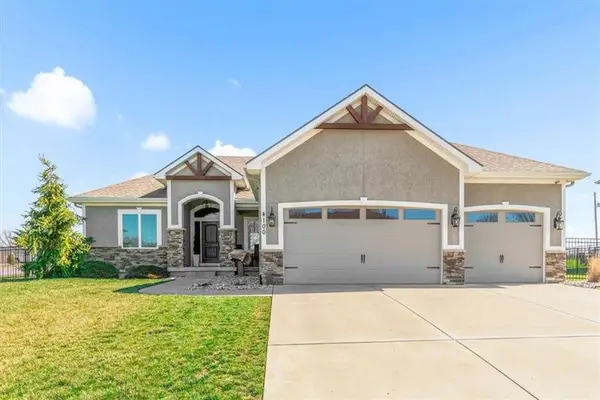 4100 SE Kyle Phillip Court, Blue Springs, MO 64014