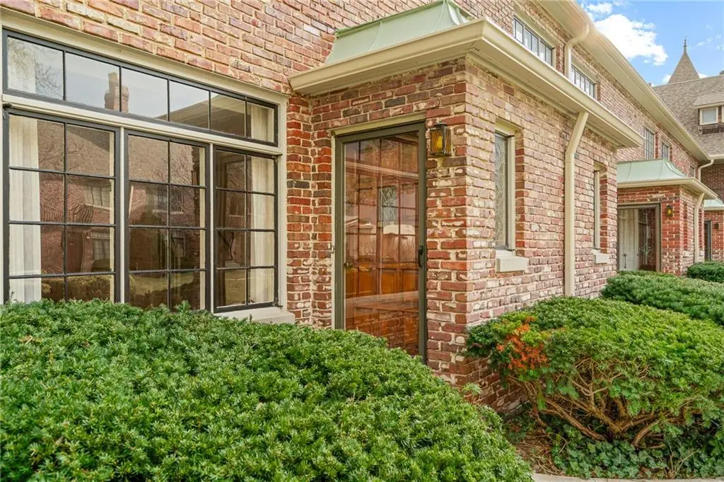 8373 Somerset Drive, Prairie Village, KS 66207 - #1