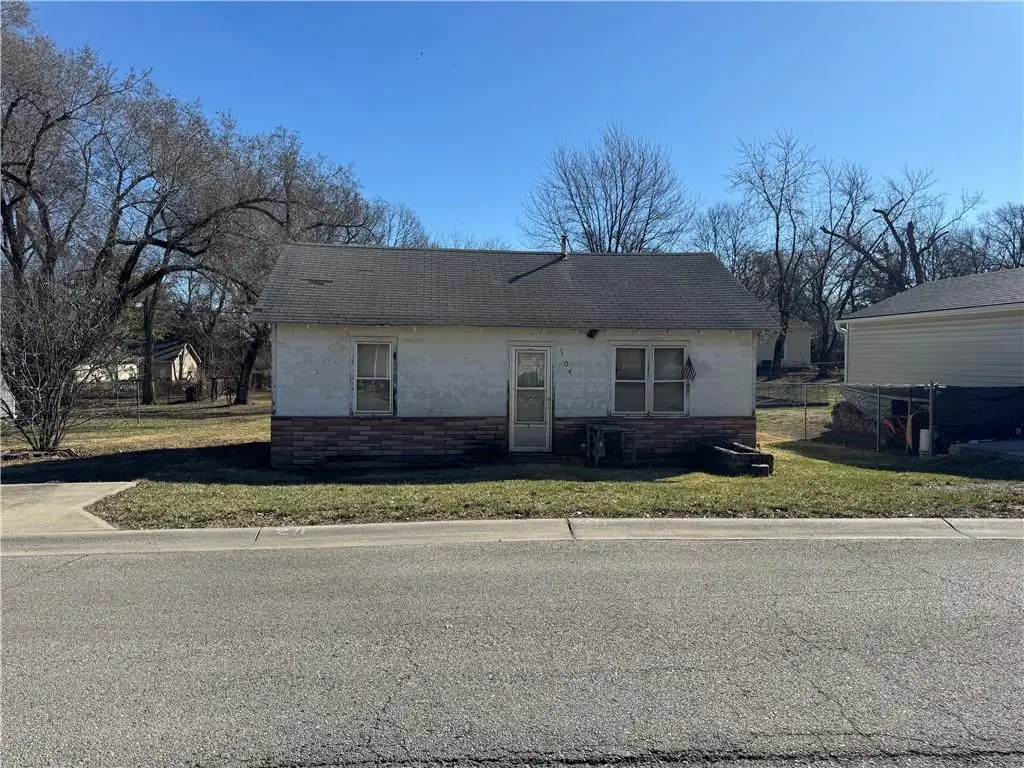 104 S Race Street, Spring Hill, KS 66083 - #1