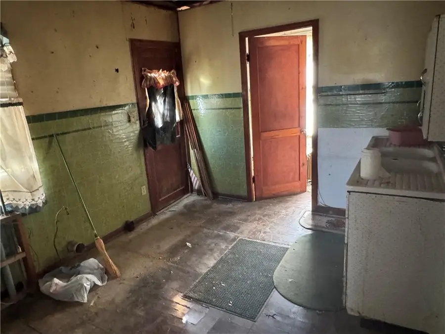 104 S Race Street, Spring Hill, KS 66083 - #3