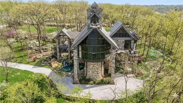 16900 Highland Ridge Drive, Loch Lloyd, MO 64012