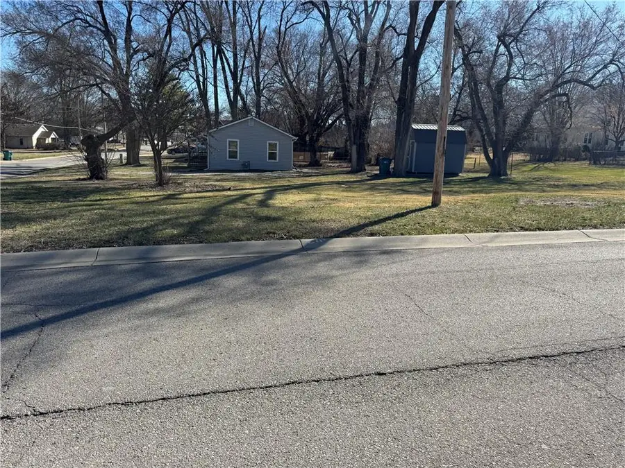 201 E Nichols Street, Spring Hill, KS 66083 - #2