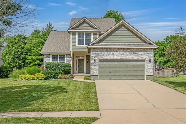 895 N Diane Drive, Olathe, KS 66061