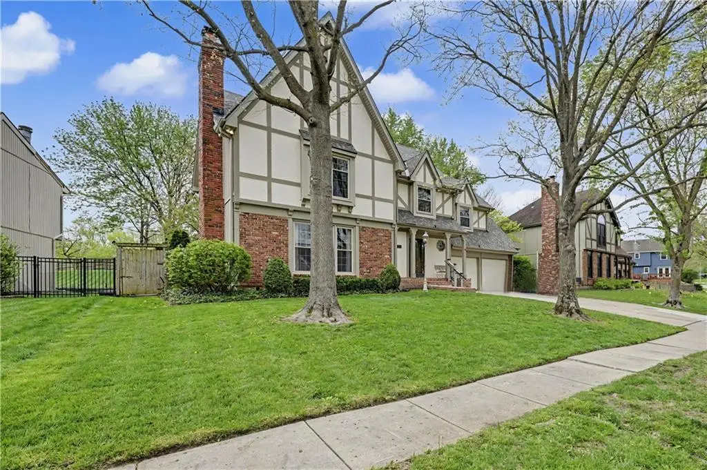 6609 N London Drive, Kansas City, MO 64151 - #1