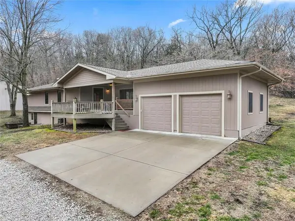 25293 Dehoff Drive, Tonganoxie, KS 66086