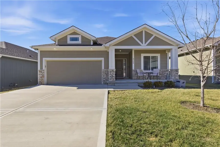 6768 Prairie Lane, Parkville, MO 64152 - #2