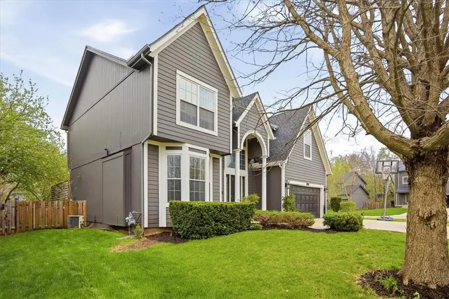 4439 Meadow View Drive, Shawnee, KS 66226 - #2