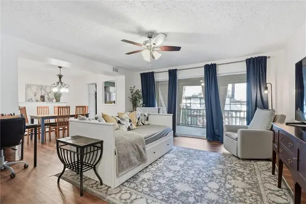 7430 W 102nd Court, Overland Park, KS 66212