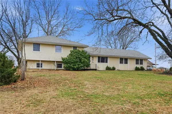 15794 151st Street, Bonner Springs, KS 66012