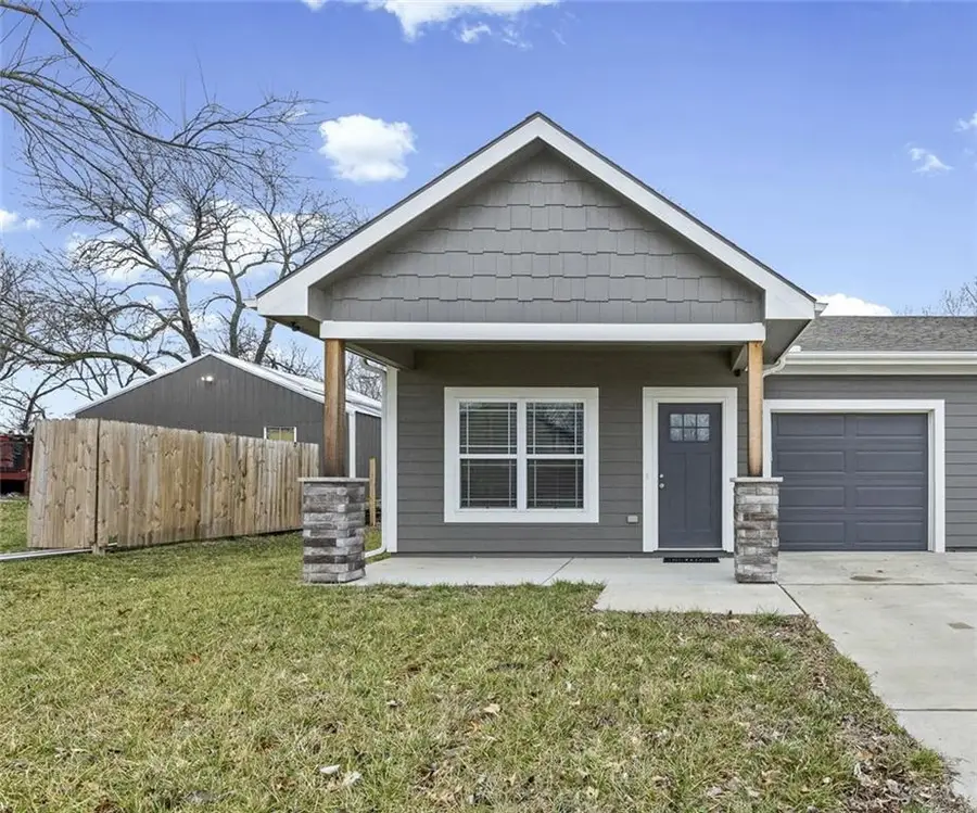 929 E Wilson Street, Ottawa, KS 66067 - #3