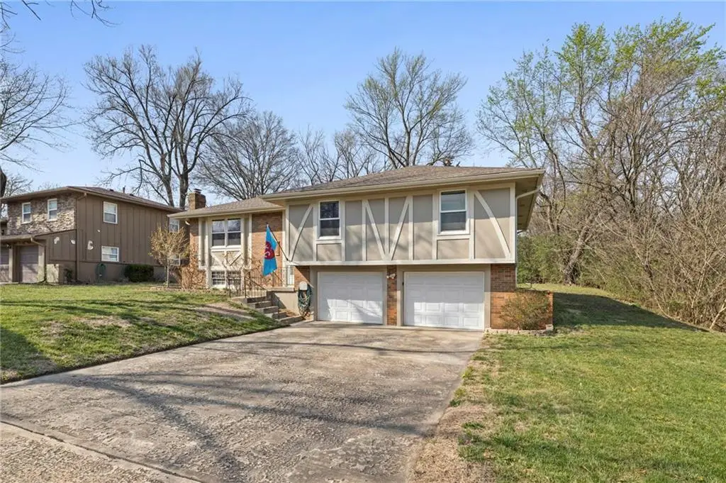 116 E 98th Street, Kansas City, MO 64114 - #1