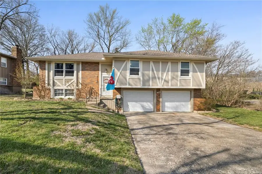 116 E 98th Street, Kansas City, MO 64114 - #2