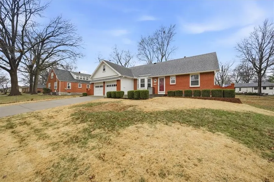 5628 Earnshaw Street, Shawnee, KS 66216 - #2