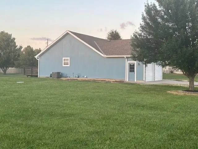 15280 Roger Road, Leavenworth, KS 66048 - #3