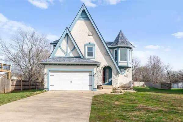 1528 W Romany Court, Olathe, KS 66061