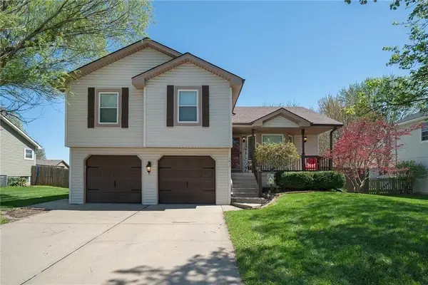 1617 NE Auburn Drive, Lee's Summit, MO 64086