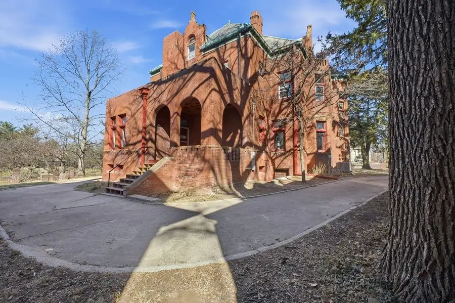 802 Hall Street, Saint Joseph, MO 64501 - #3