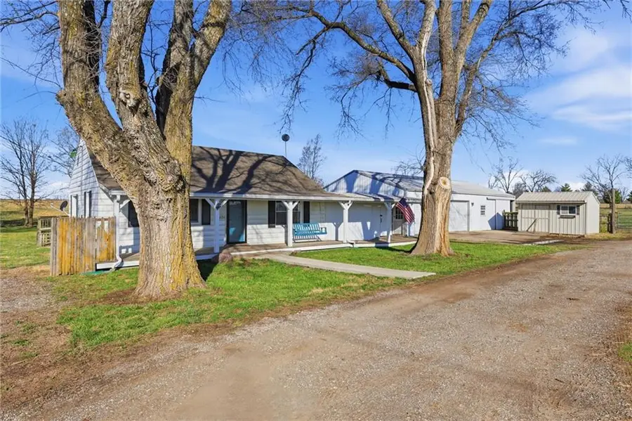 23151 207th Street, Tonganoxie, KS 66086 - #2