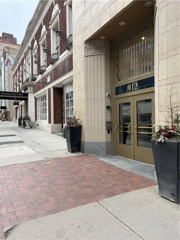 912 Baltimore Avenue #902, Kansas City, MO 64105 - #3