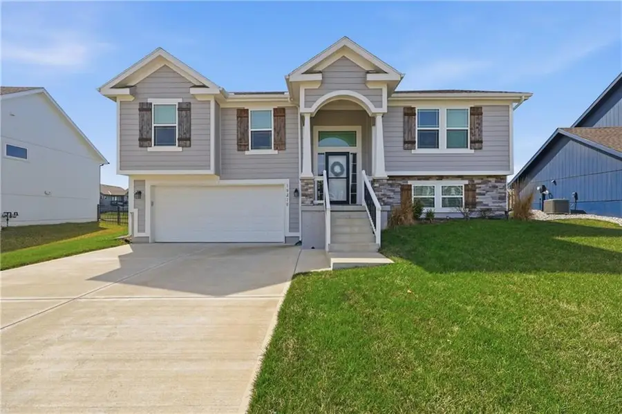 10210 N Quincy Avenue, Kansas City, MO 64156 - #2