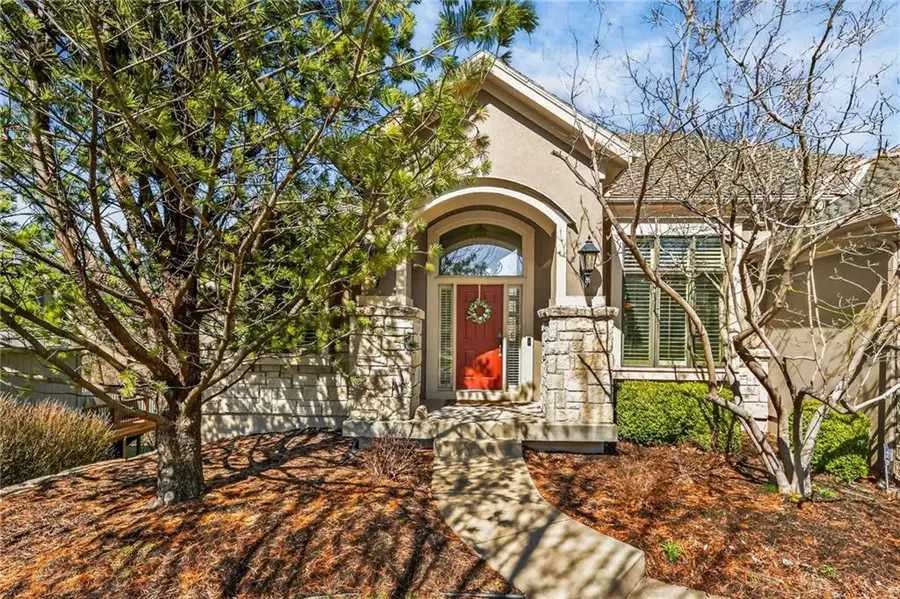 6110 Westwood Court, Parkville, MO 64152 - #2