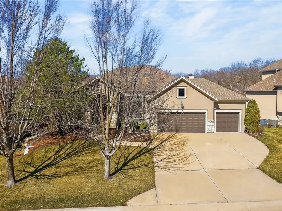 6110 Westwood Court, Parkville, MO 64152 - #3