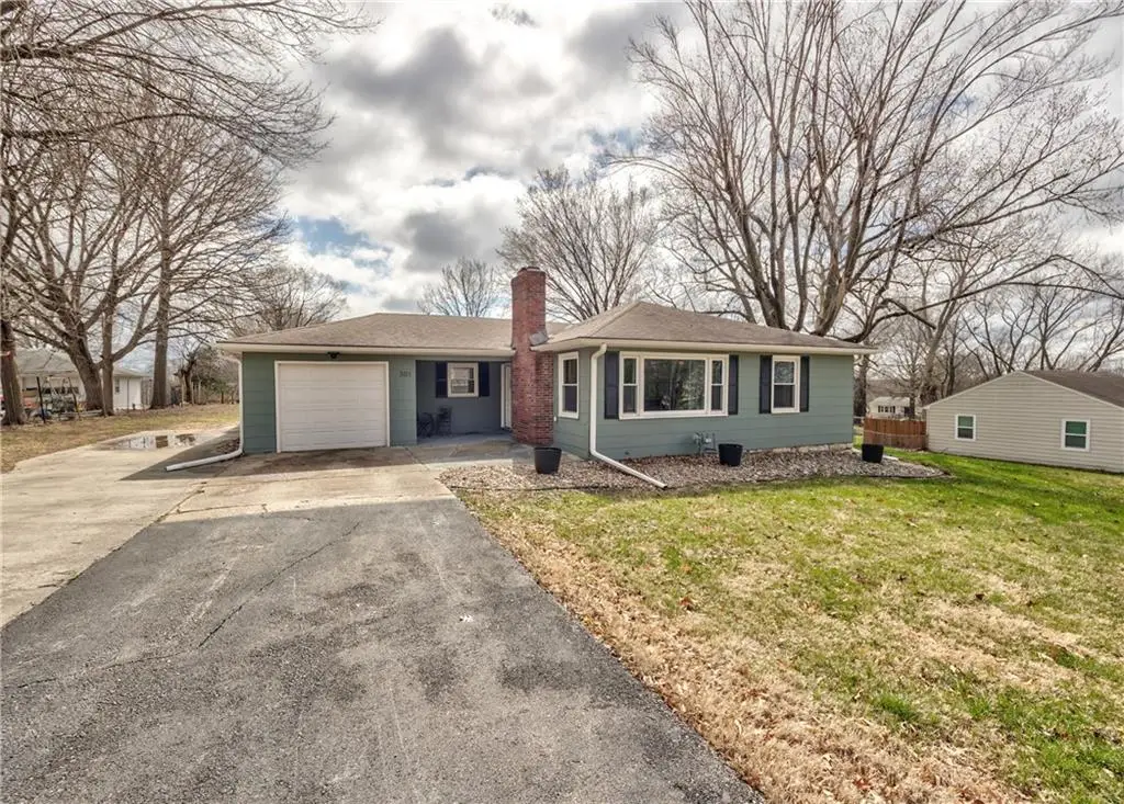 301 NW 82nd Street, Kansas City, MO 64118 - #1