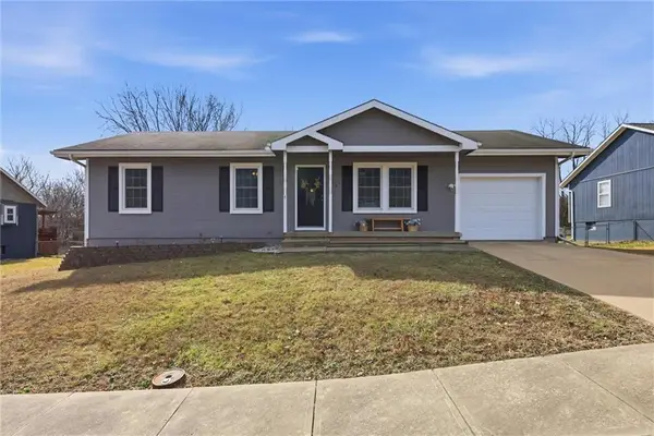 315 NE 4th Terrace, Oak Grove, MO 64075