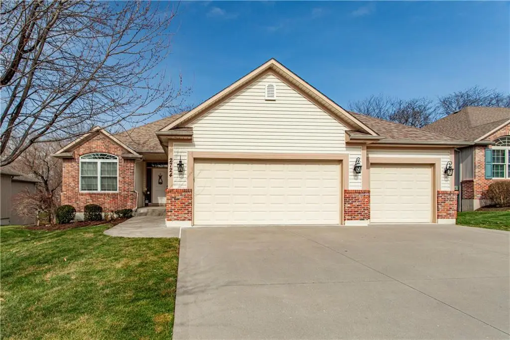 2724 S Woodbury Drive, Independence, MO 64055 - #1