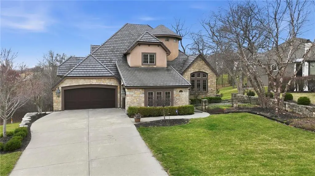 7060 N National Drive, Parkville, MO 64152 - #1